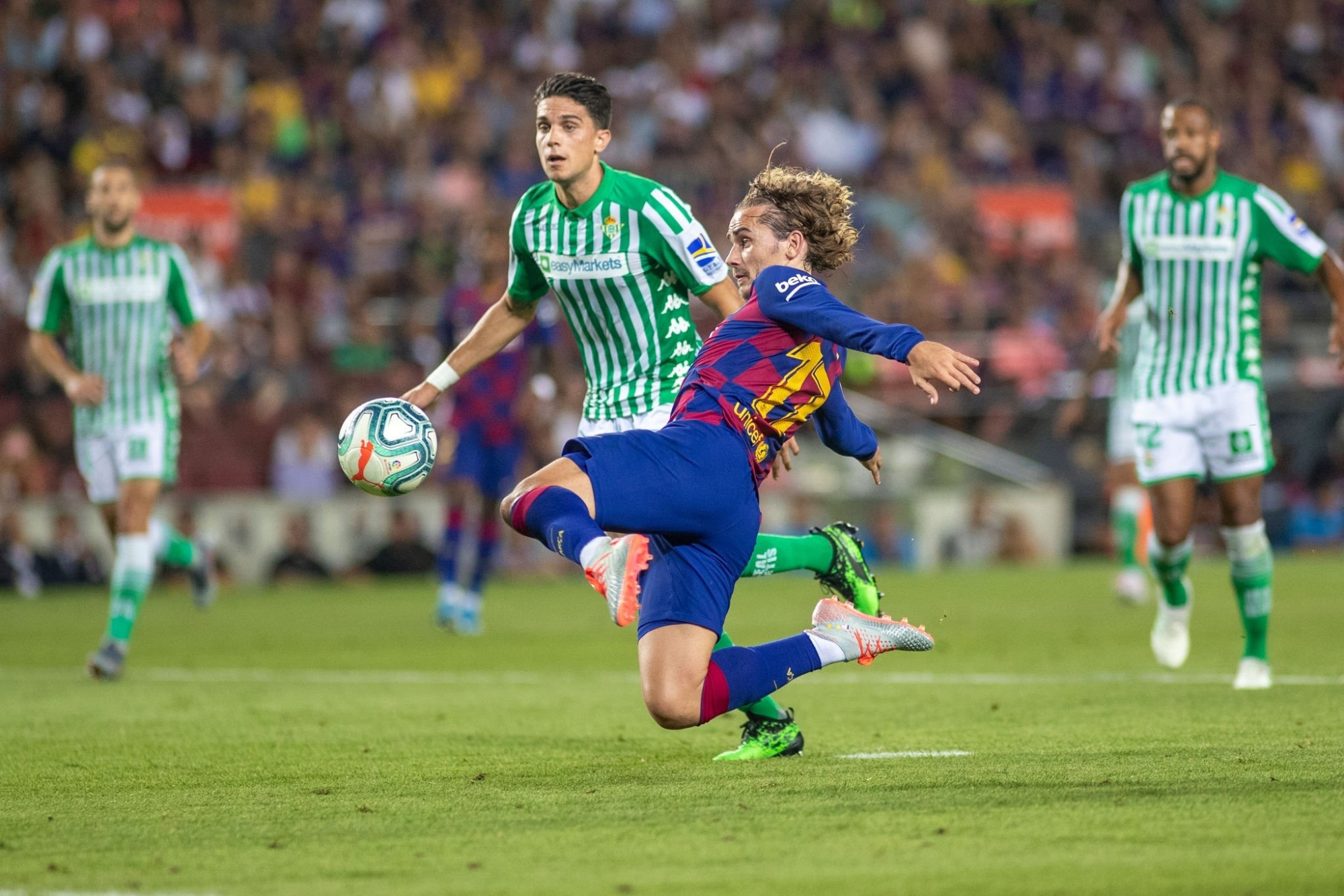 今晨体能课后,广州队手感冰凉备战西甲,质疑声仍在,赛程密集仍需轮换(西甲赛程2025赛程表格) 今晨体能课后,广州队手感冰凉备战西甲,质疑声仍在,赛程密集仍需轮换(西甲赛程2025赛程表格)