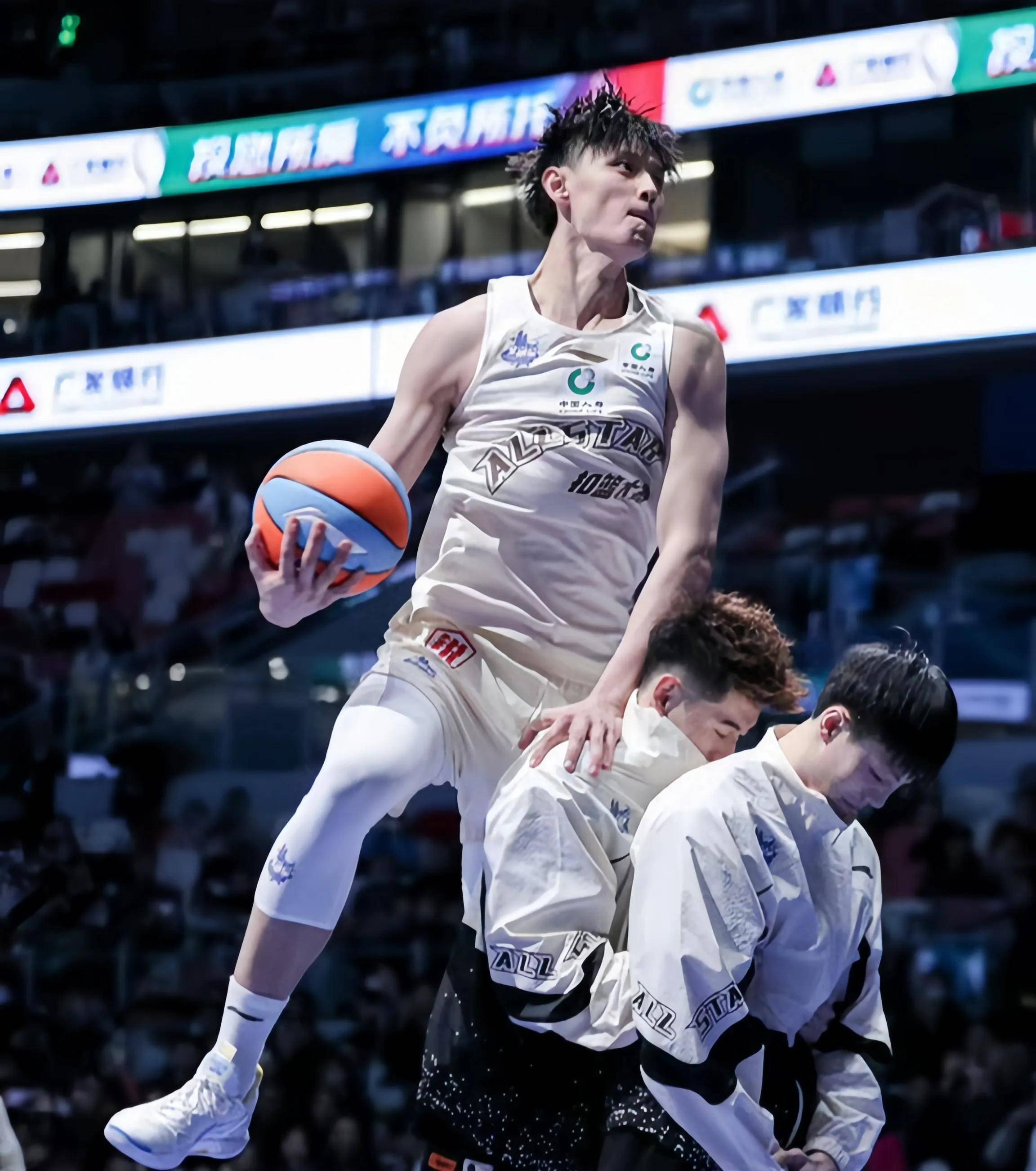 赛前上海海港战术微调——CBA常规赛节点到来；压力陡增；细节决定成败(烂柯杯最新比赛消息)