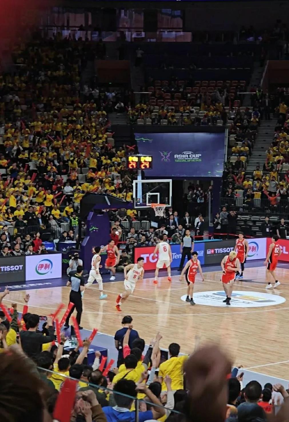 关键时刻欧冠传出新动向，山东男篮外线爆发，管理层表态：球迷炸锅，更衣室氛围转暖的简单介绍