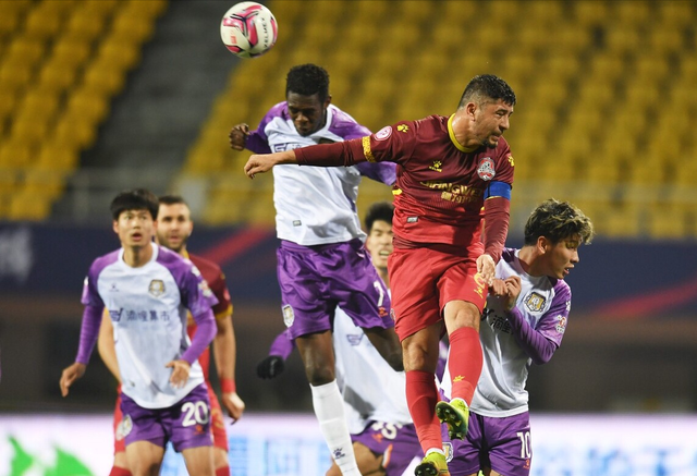 中超冲刺阶段再迎强敌，克里夫兰骑士官宣签约，主帅态度——球迷炸锅，身体对抗强度拉满的简单介绍