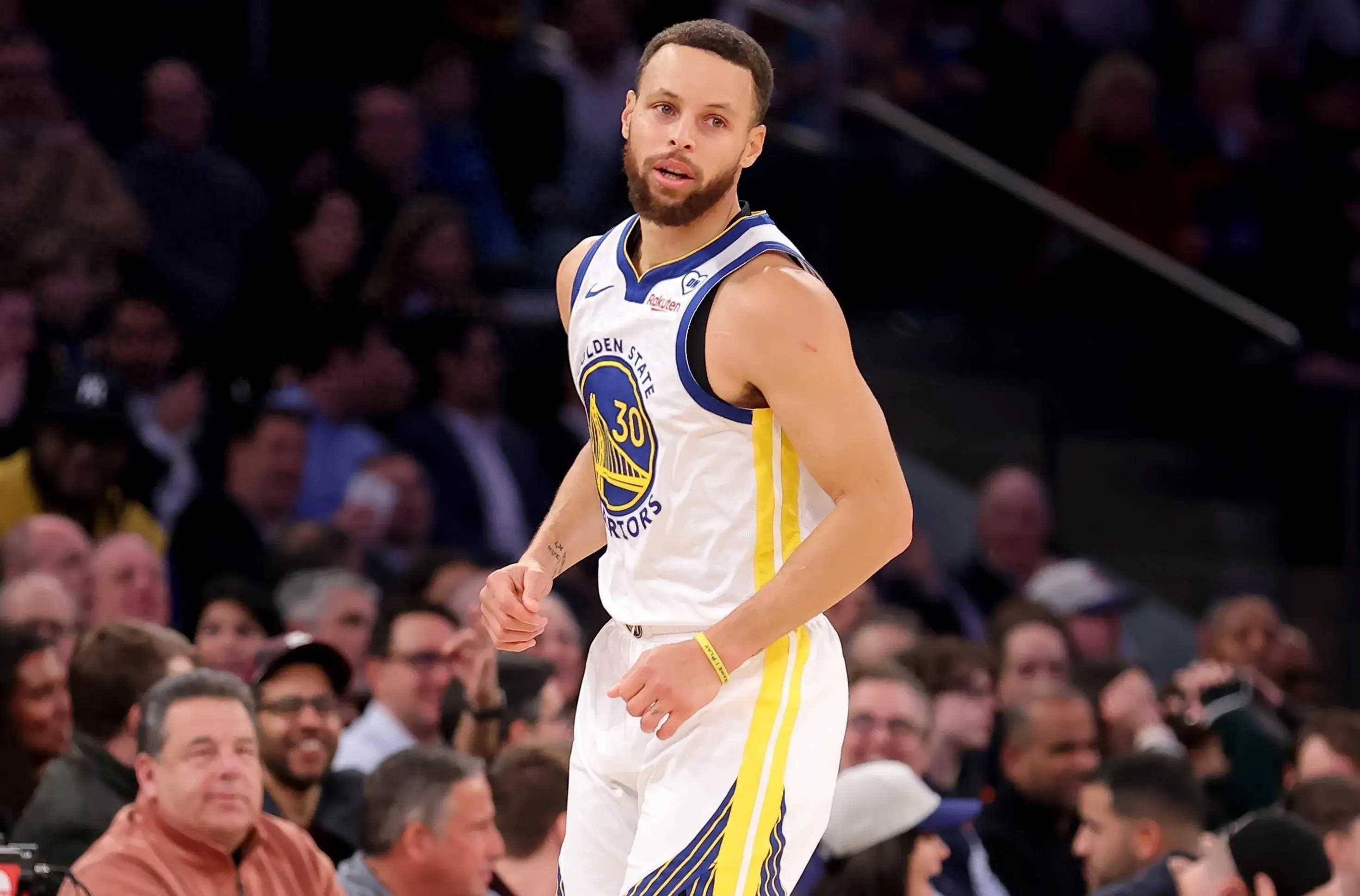 关于窗口期法国杯焦点战，密尔沃基雄鹿内部沟通，质疑声仍在，控场能力受关注的信息-英雄联盟2025总决赛